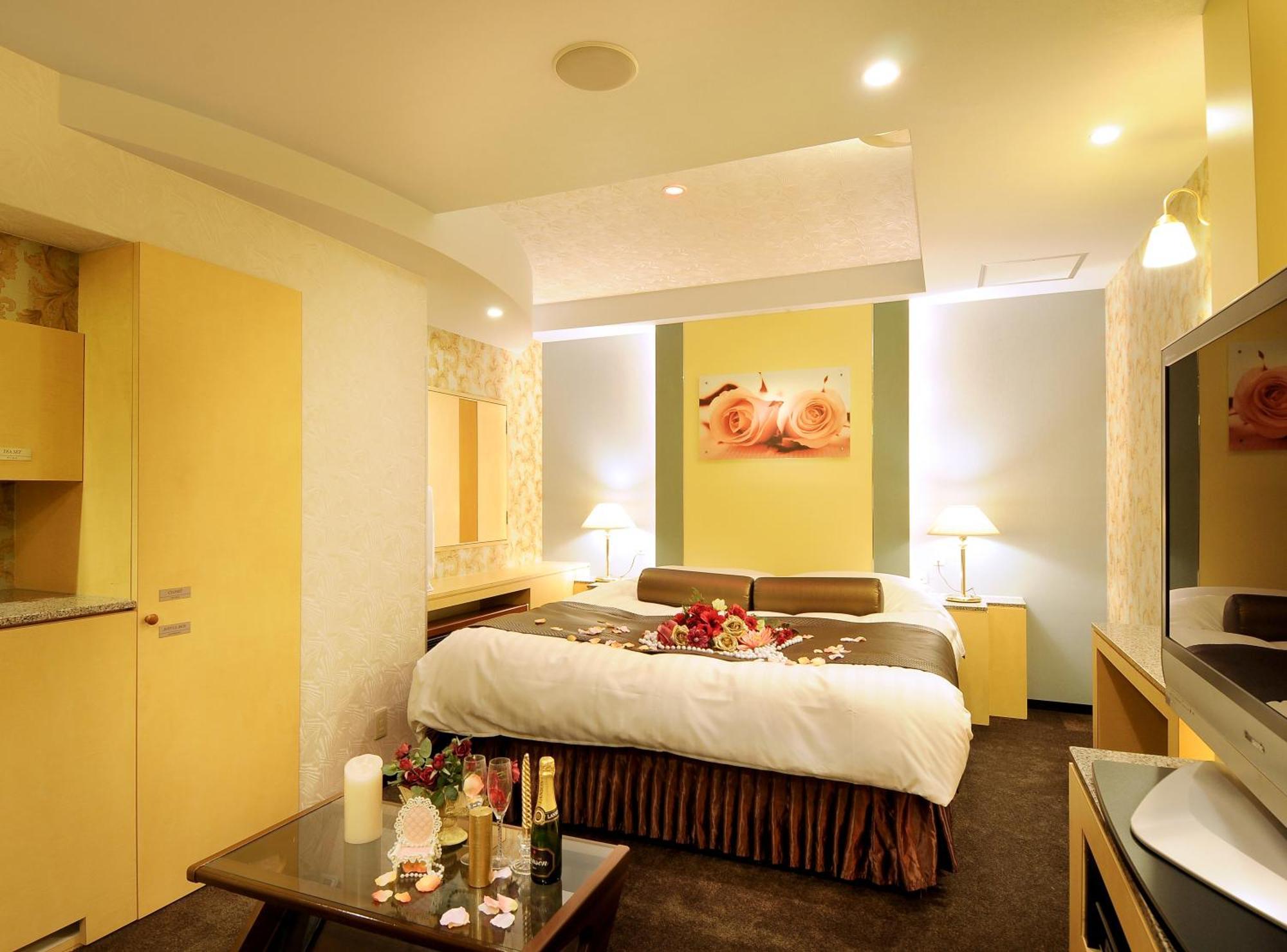 Hotel Love Ikutama -Adult Only Осака Екстер'єр фото