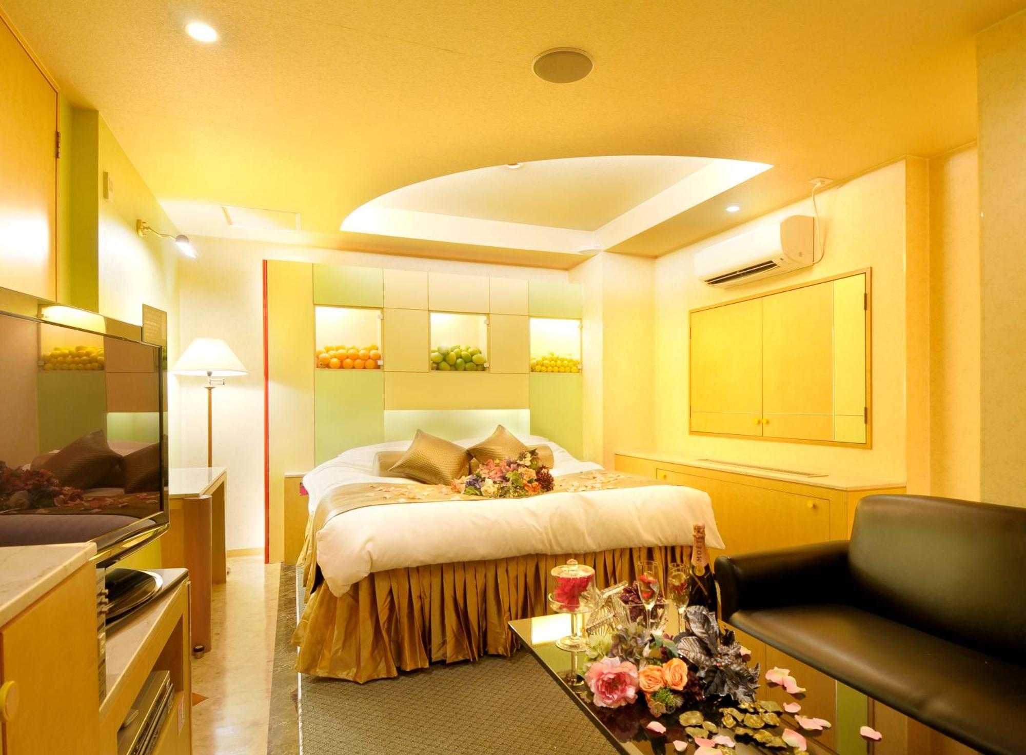 Hotel Love Ikutama -Adult Only Осака Екстер'єр фото