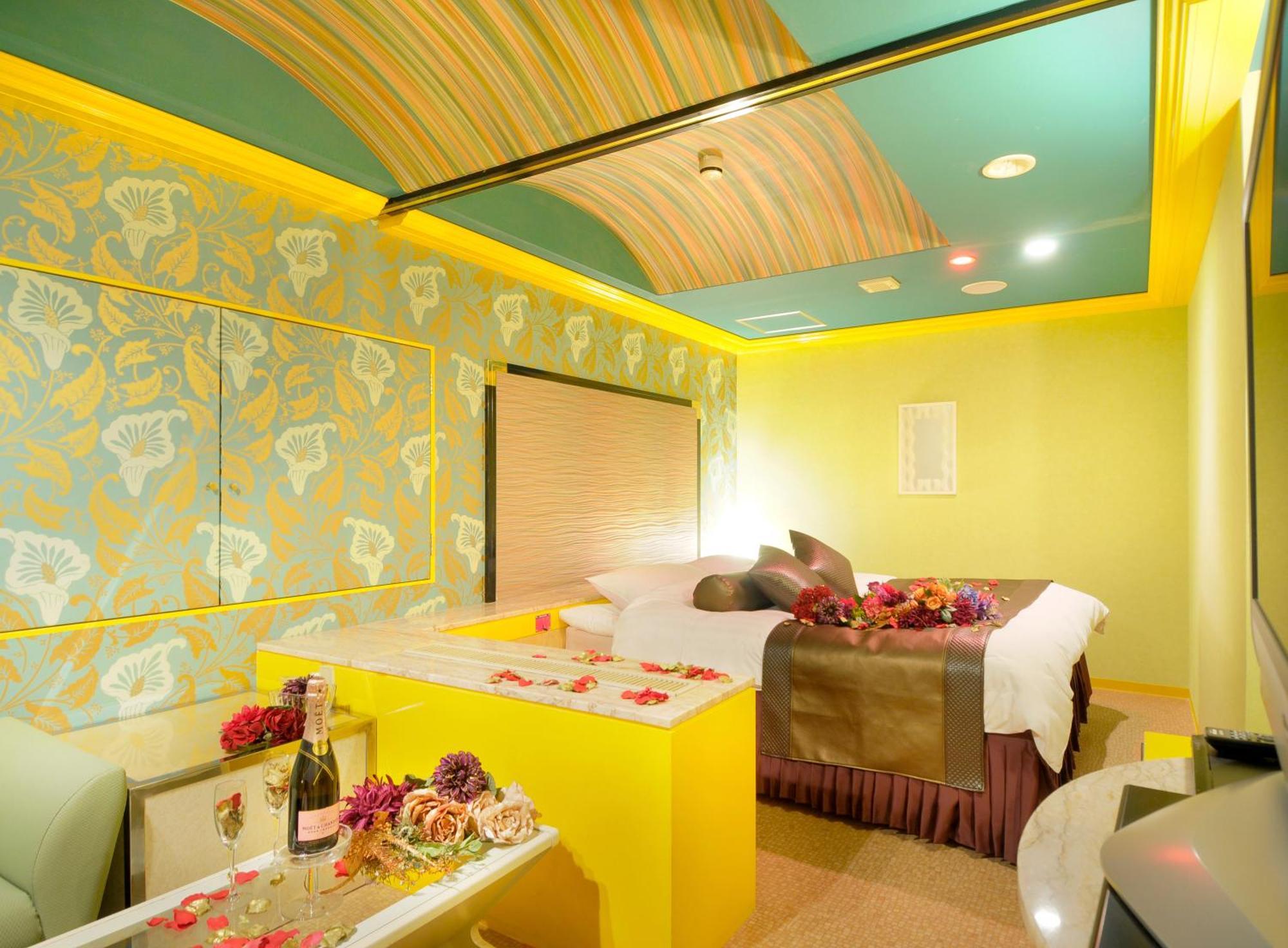 Hotel Love Ikutama -Adult Only Осака Екстер'єр фото