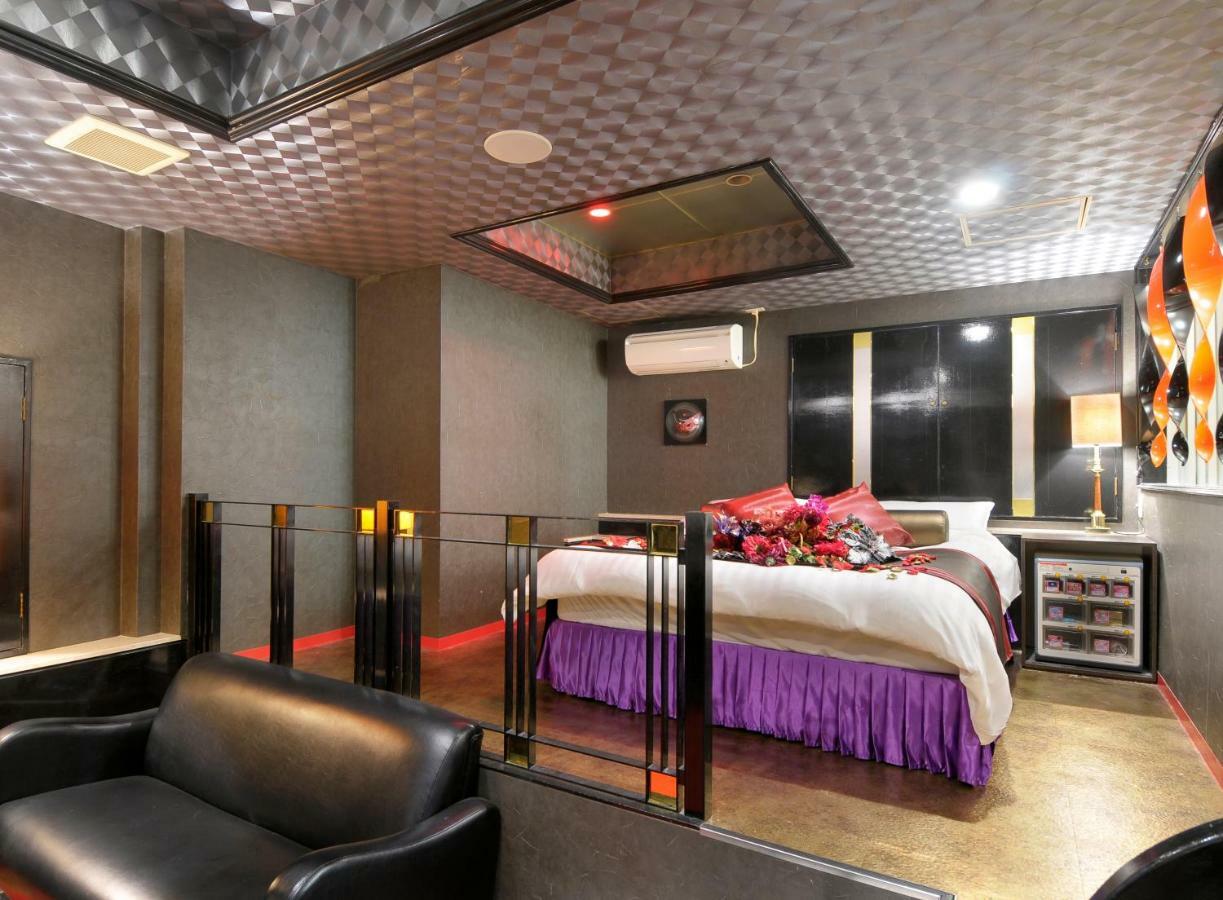 Hotel Love Ikutama -Adult Only Осака Екстер'єр фото
