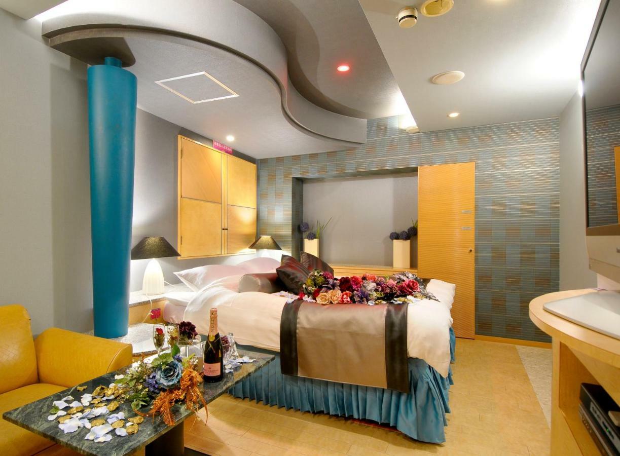 Hotel Love Ikutama -Adult Only Осака Екстер'єр фото