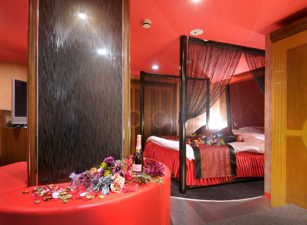 Hotel Love Ikutama -Adult Only Осака Екстер'єр фото
